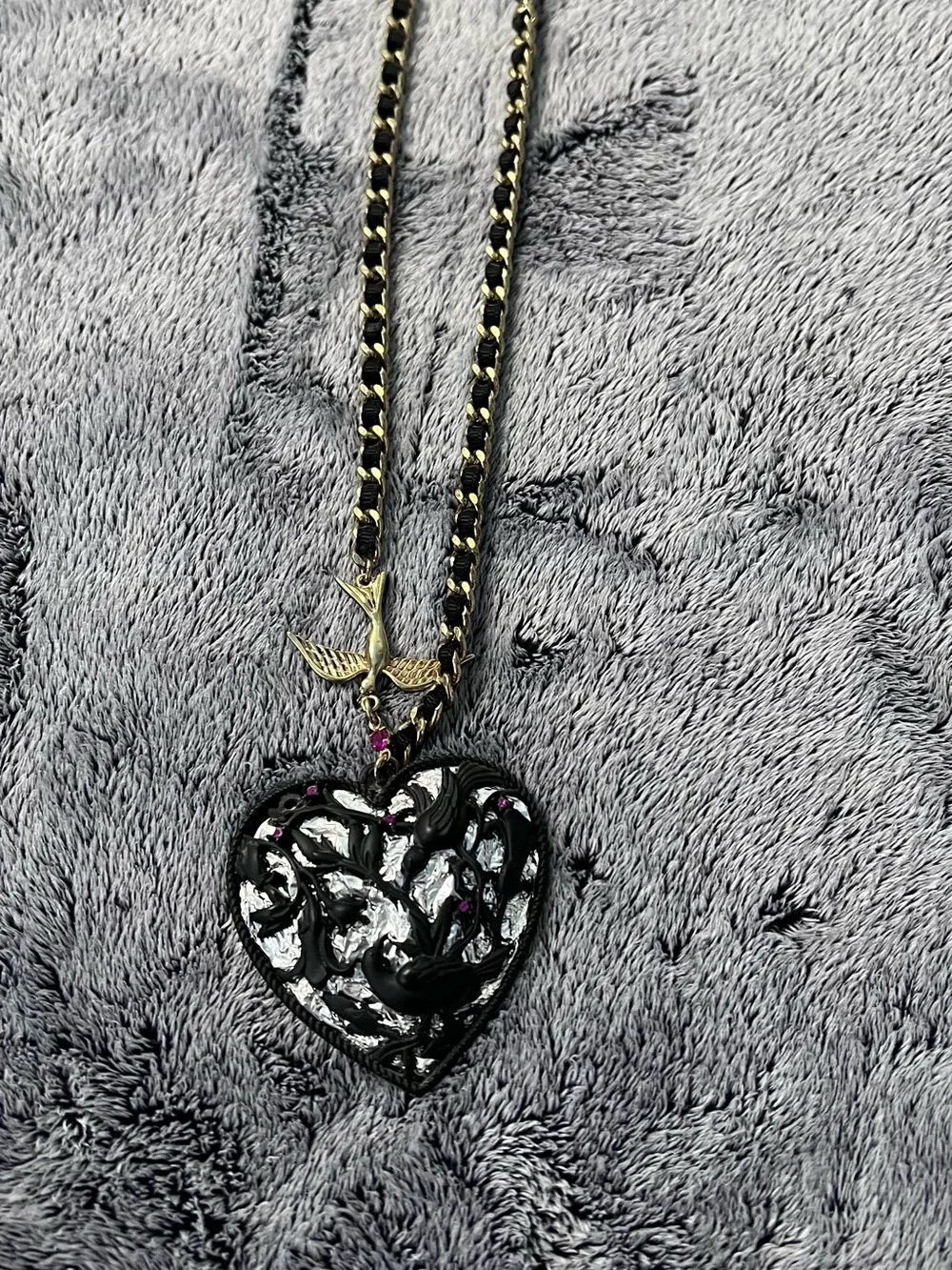 Betsey Johnson Black Heart Bird Necklace 16in